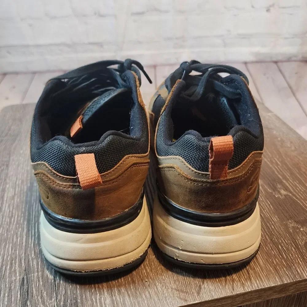 Men's Skechers sneakers, size 10